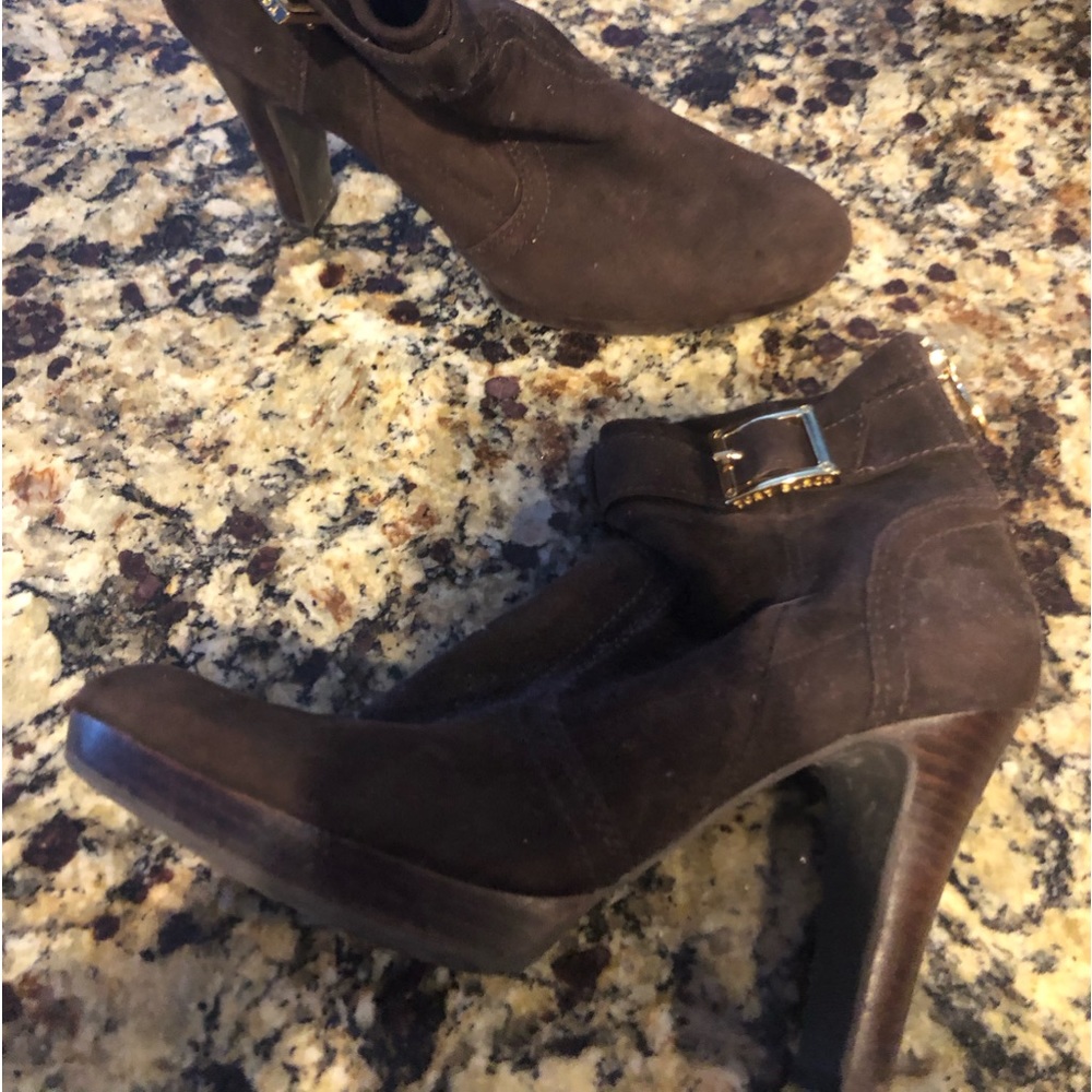 Tory Burch brown suede booties sz 9